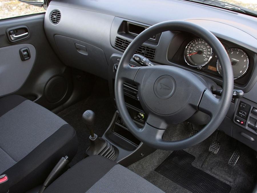  Daihatsu Charade 5-Door 2003 года  (UK) (фото 4 из 5)